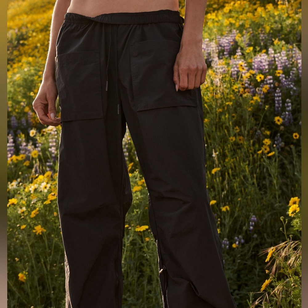 NWT. Free People: Fly By Night Pants in Black/size M